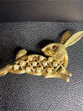 Rare Vintage Florenza Rabbit Brooch